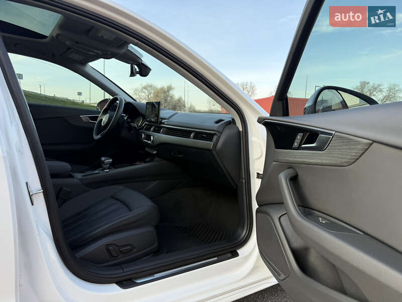Седан Audi A4 2020 в Киеве