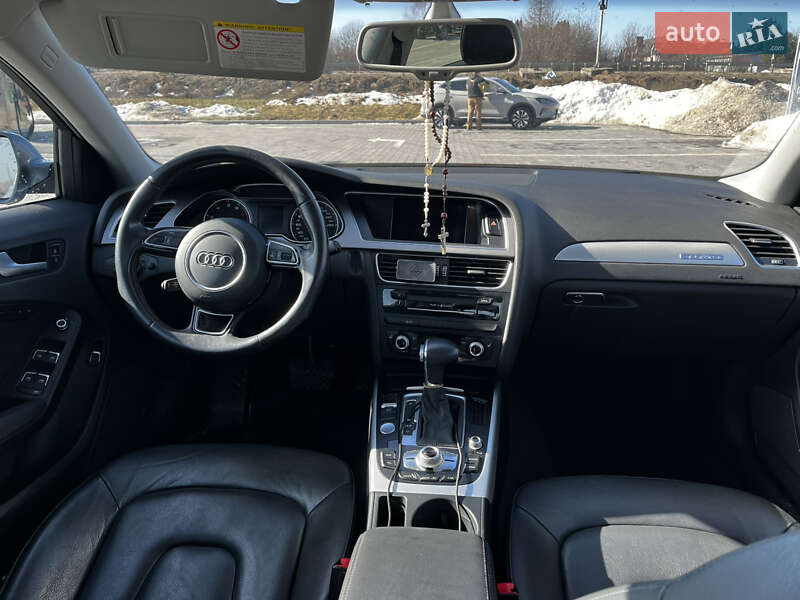 Седан Audi A4 2013 в Львове
