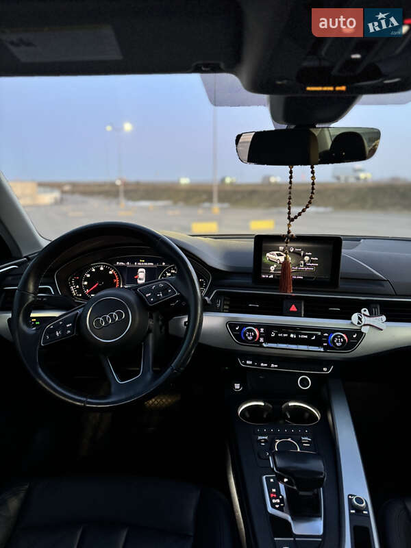 Седан Audi A4 2018 в Львове