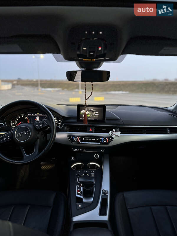 Седан Audi A4 2018 в Львове