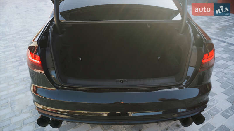Седан Audi A4 2021 в Львове