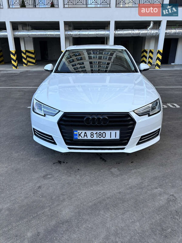 Седан Audi A4 2016 в Киеве