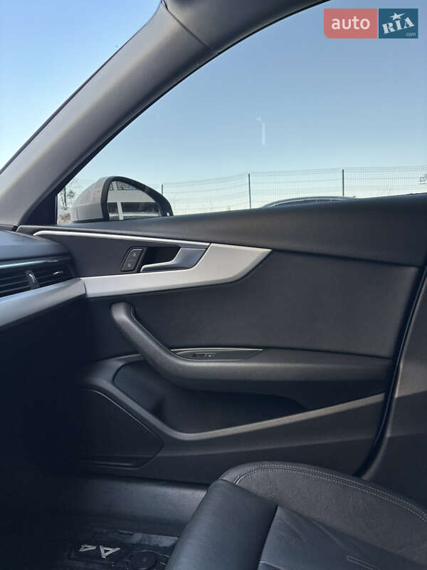 Седан Audi A4 2016 в Киеве