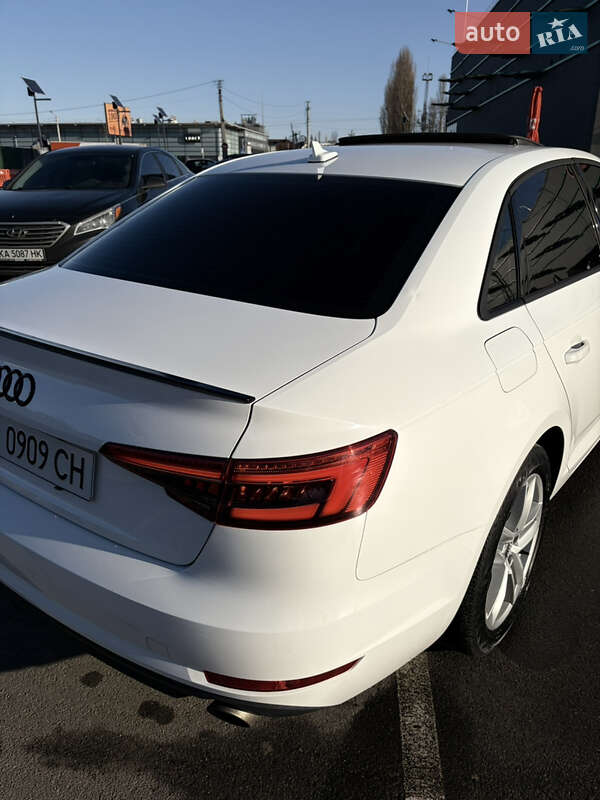Седан Audi A4 2017 в Киеве