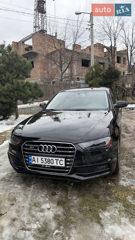 Седан Audi A4 2014 в Боровой
