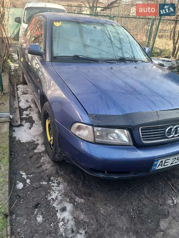 Седан Audi A4 1996 в Дніпрі