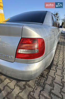 Седан Audi A4 2000 в Радивилове