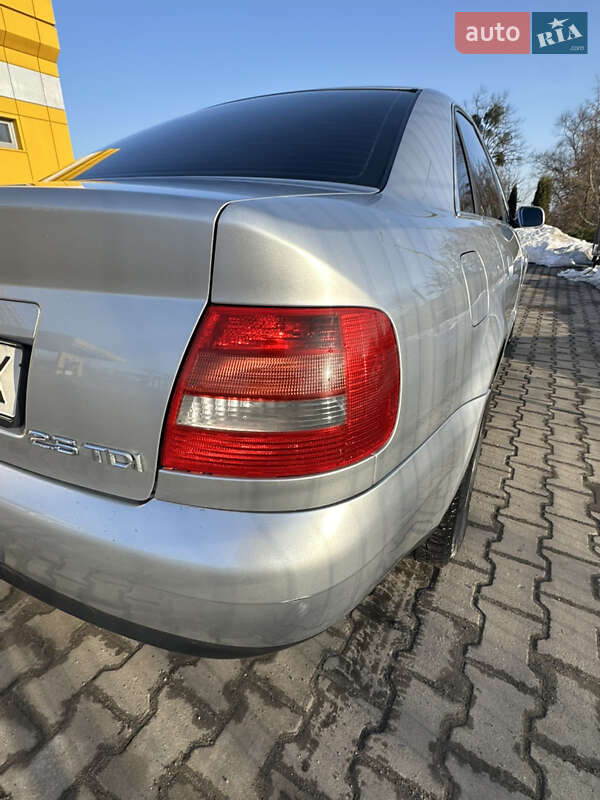 Седан Audi A4 2000 в Радивилове
