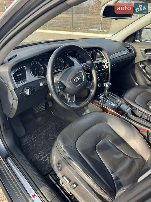 Седан Audi A4 2014 в Днепре