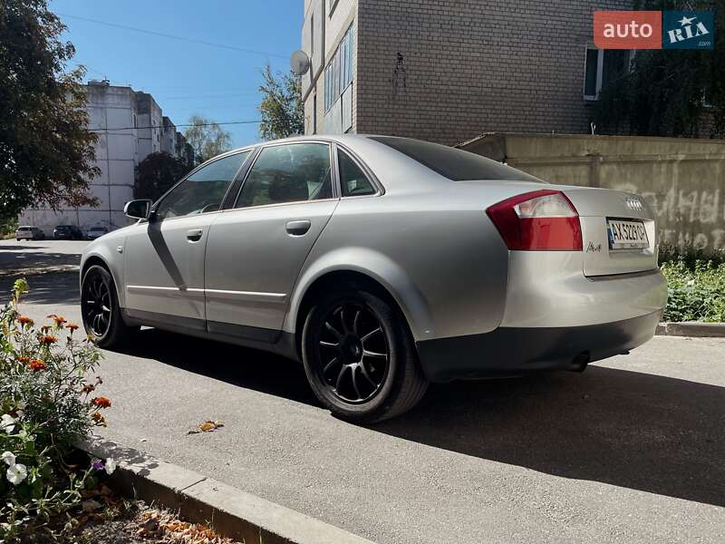 Седан Audi A4 2002 в Краснограде