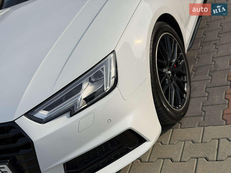 Седан Audi A4 2017 в Мукачево