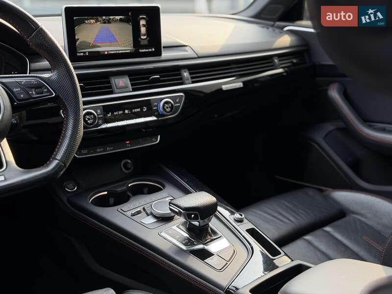 Седан Audi A4 2017 в Мукачево