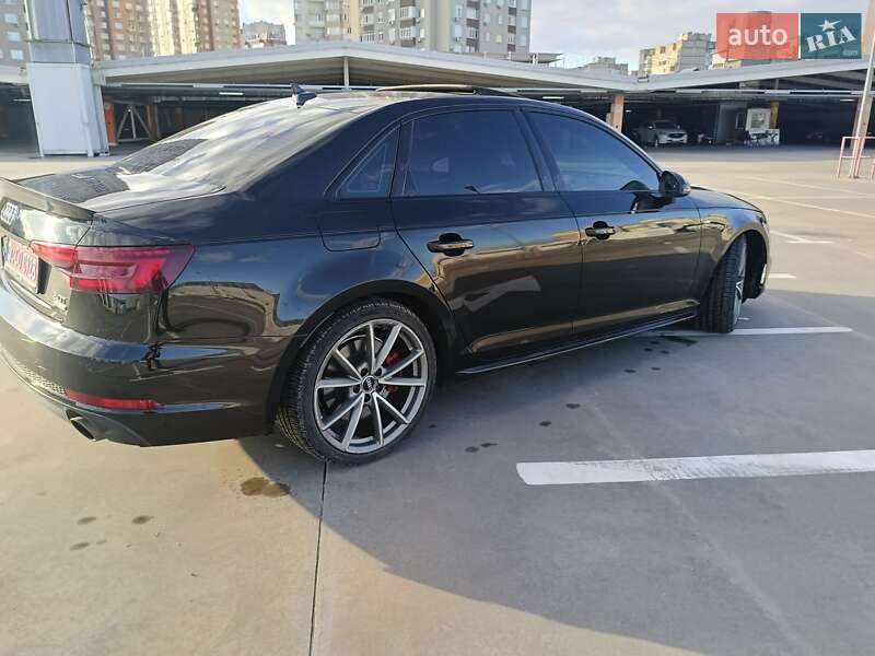 Седан Audi A4 2017 в Киеве