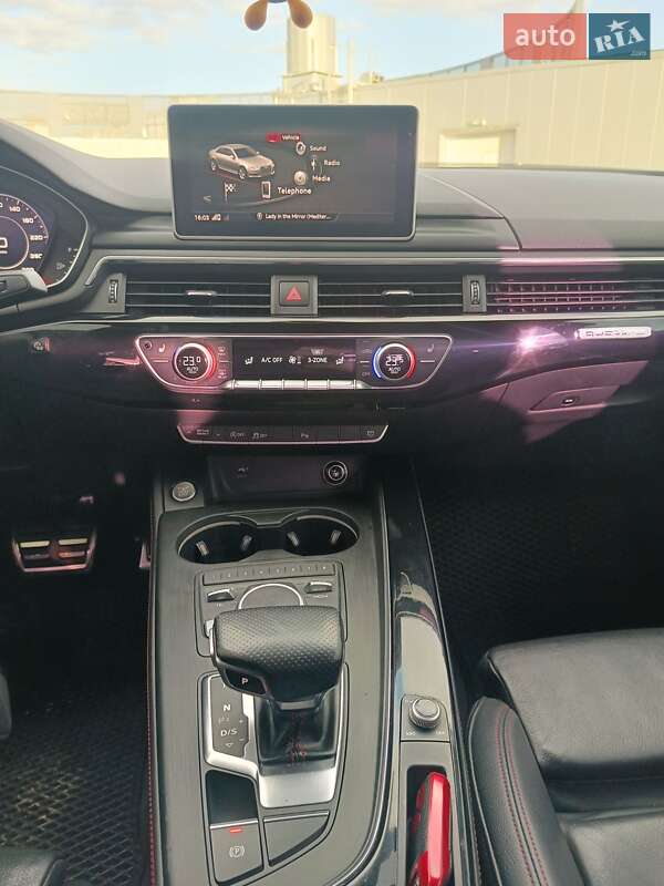 Седан Audi A4 2017 в Киеве