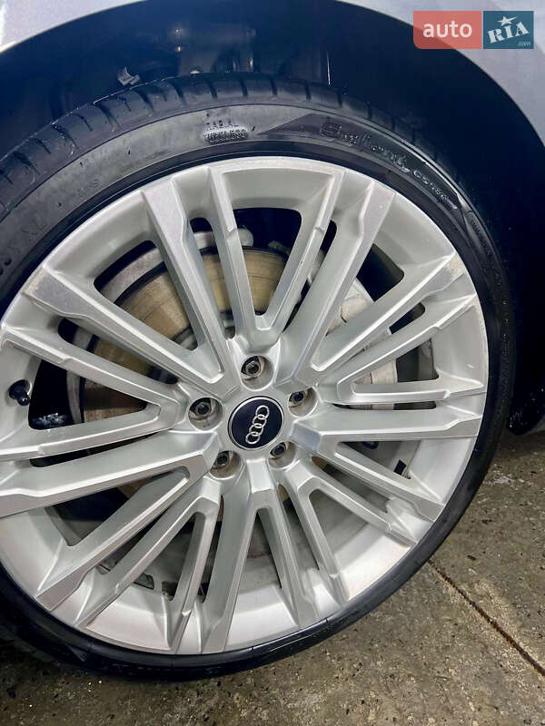Седан Audi A4 2016 в Киеве