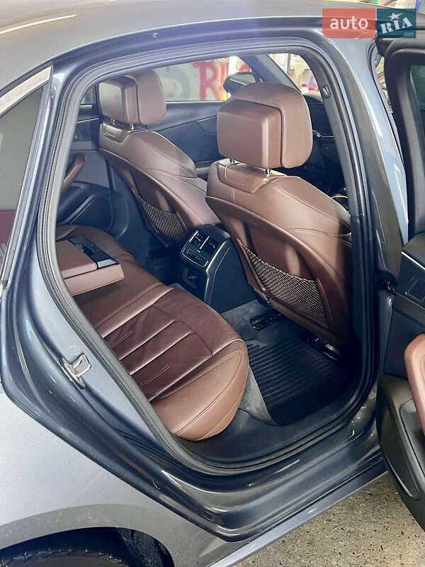 Седан Audi A4 2016 в Киеве