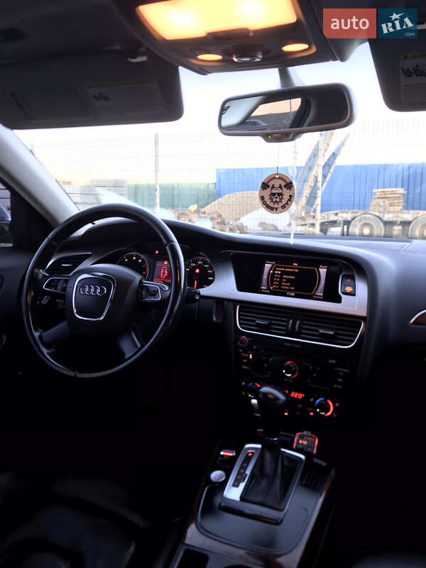 Седан Audi A4 2011 в Львові