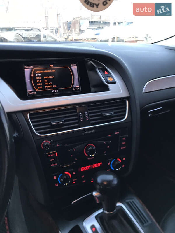 Седан Audi A4 2011 в Львові