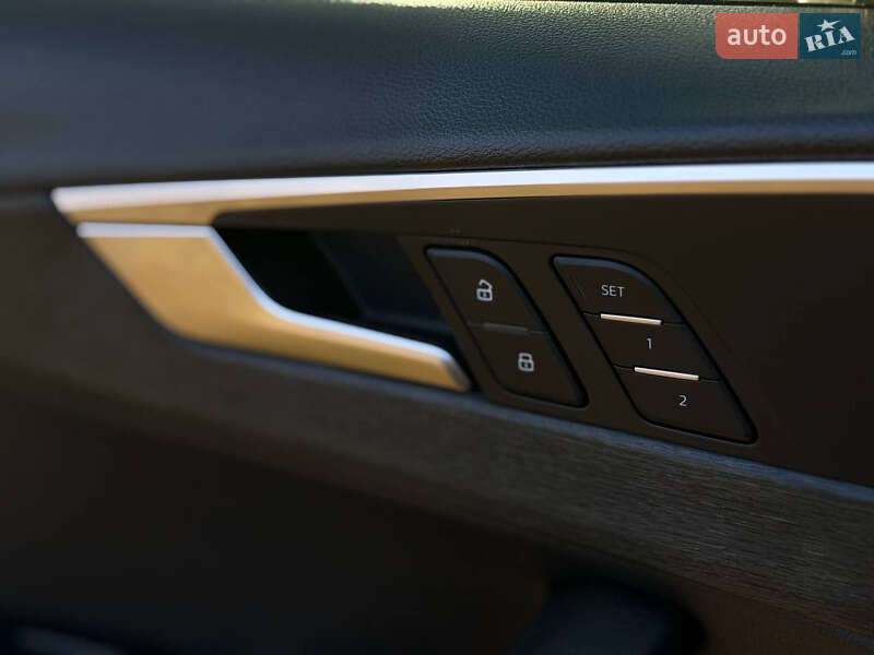 Седан Audi A4 2017 в Александровке