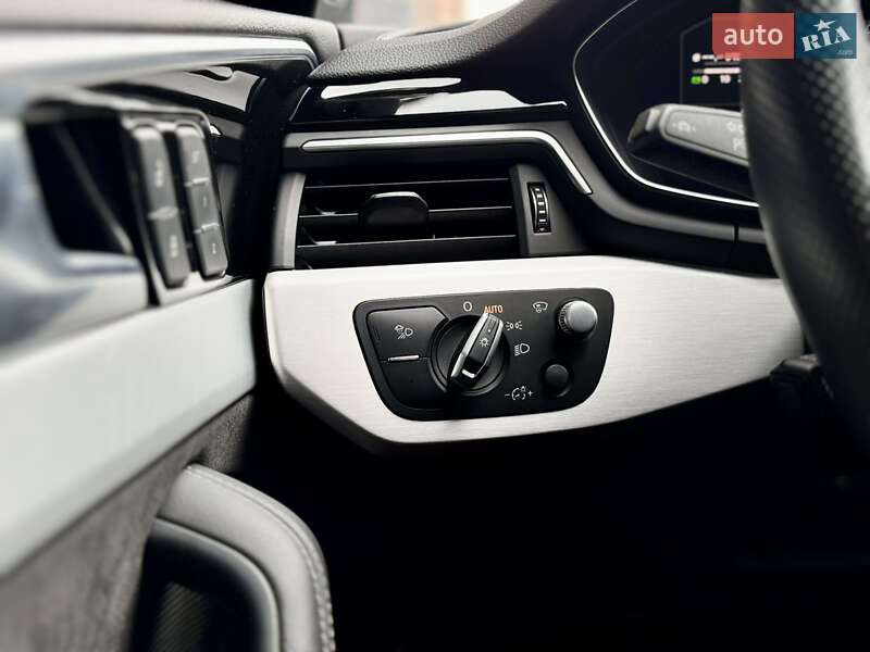 Седан Audi A4 2020 в Киеве