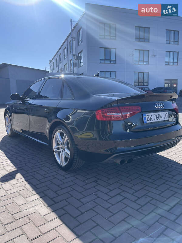 Седан Audi A4 2015 в Рівному