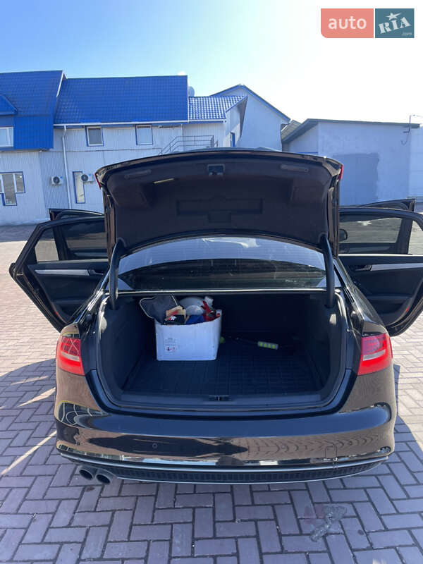 Седан Audi A4 2015 в Рівному