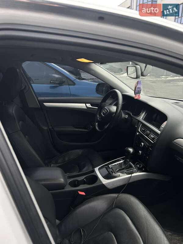 Седан Audi A4 2013 в Ирпене