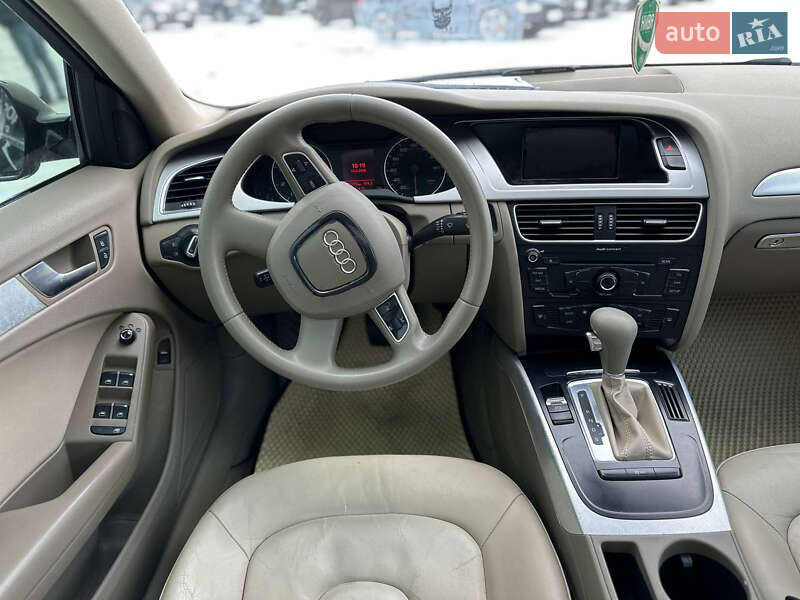 Седан Audi A4 2012 в Виннице