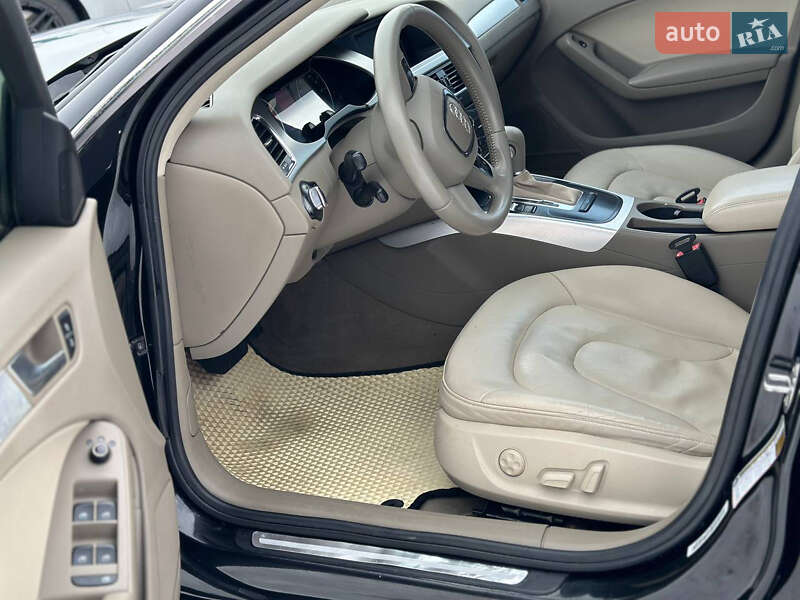 Седан Audi A4 2012 в Виннице