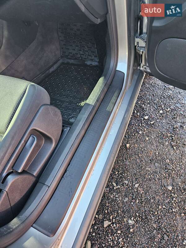 Седан Audi A4 2003 в Луцке