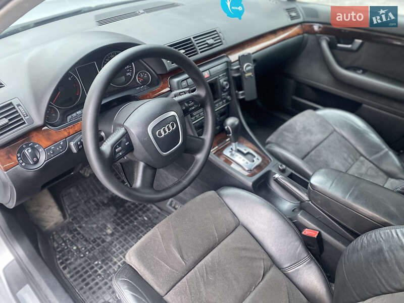 Седан Audi A4 2005 в Староконстантинове