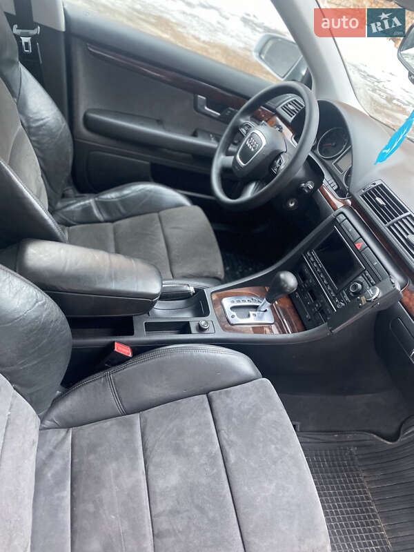 Седан Audi A4 2005 в Староконстантинове