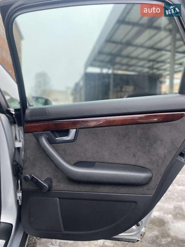 Седан Audi A4 2005 в Староконстантинове