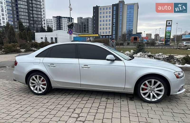 Седан Audi A4 2012 в Ивано-Франковске