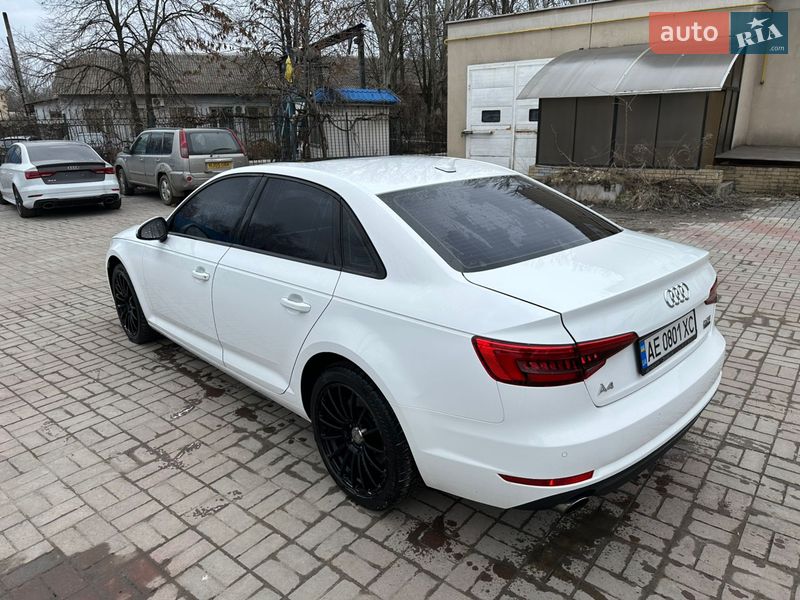 Седан Audi A4 2016 в Запорожье