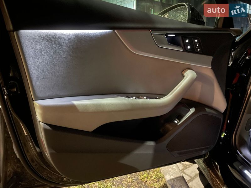Седан Audi A4 2018 в Львове