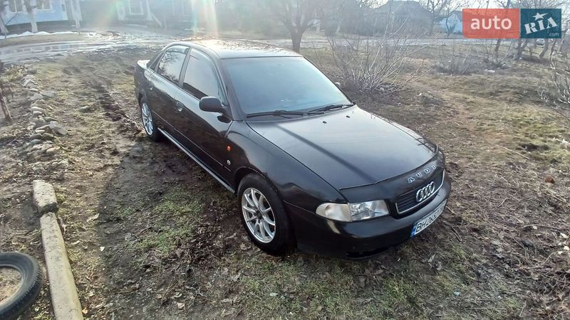 Седан Audi A4 1996 в Вознесенске