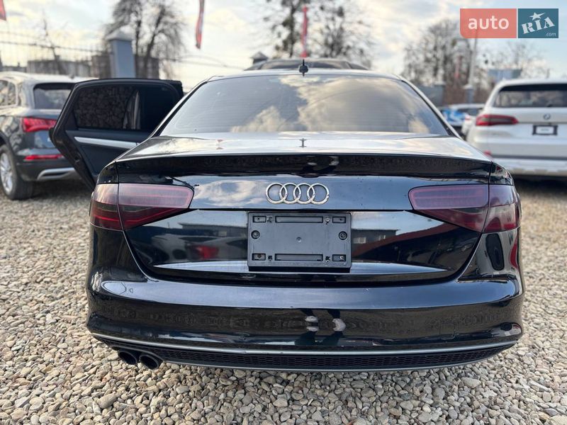 Седан Audi A4 2015 в Стрию