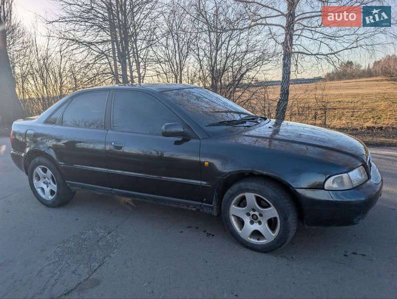 Седан Audi A4 1998 в Здолбуніві