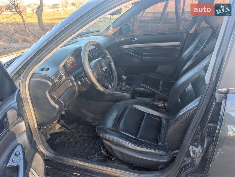 Седан Audi A4 1998 в Здолбуніві