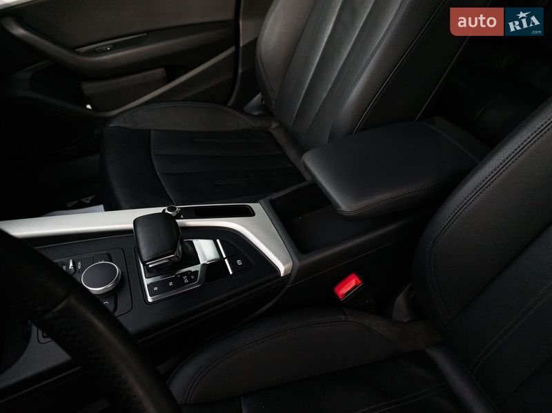 Седан Audi A4 2015 в Львове