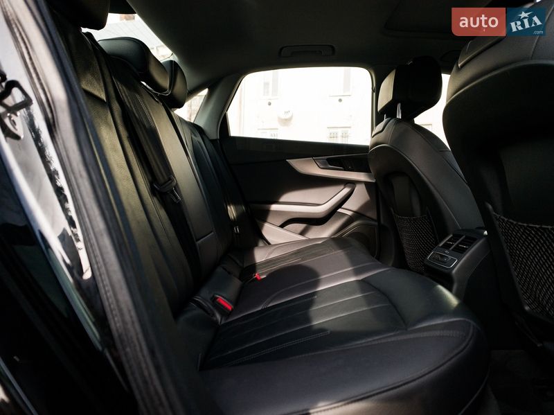 Седан Audi A4 2015 в Львове