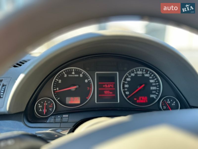 Седан Audi A4 2004 в Надворной