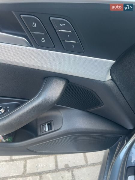 Седан Audi A4 2016 в Ровно