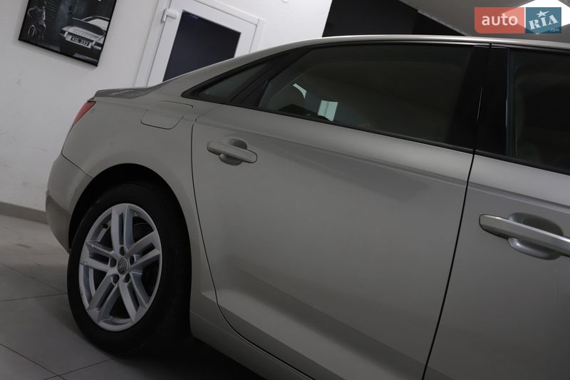 Седан Audi A4 2017 в Дрогобыче