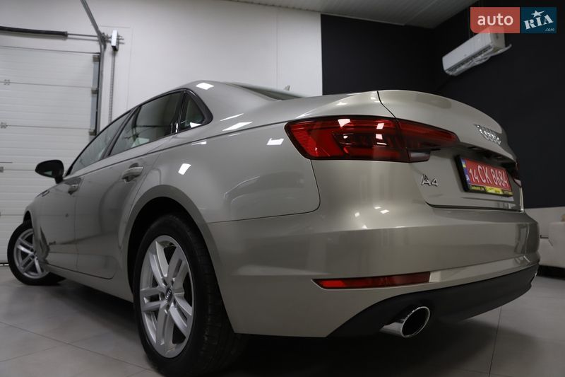 Седан Audi A4 2017 в Дрогобыче