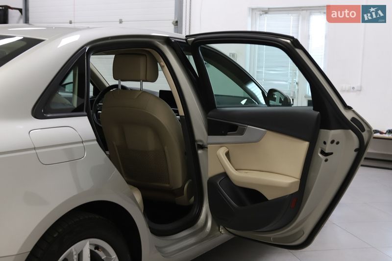 Седан Audi A4 2017 в Дрогобыче