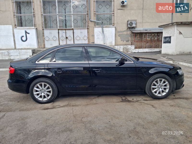 Седан Audi A4 2014 в Днепре