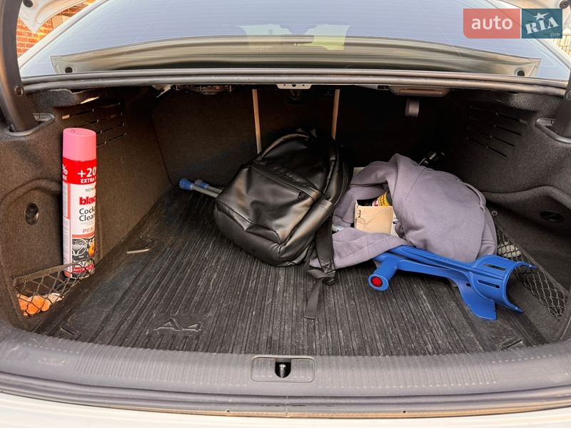 Седан Audi A4 2018 в Львові