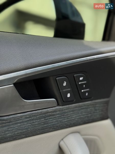 Седан Audi A4 2016 в Львові